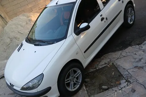 پژو، 206