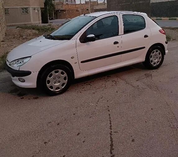 پژو، 206