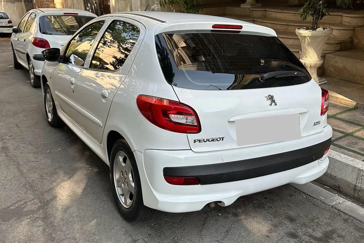 پژو،  207