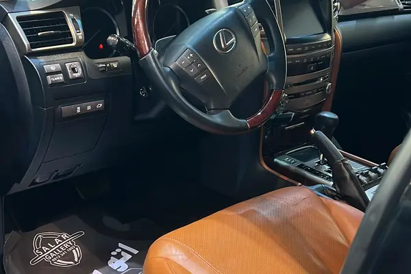 لکسوس، LX