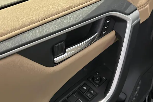 تویوتا، راوفور هیبرید