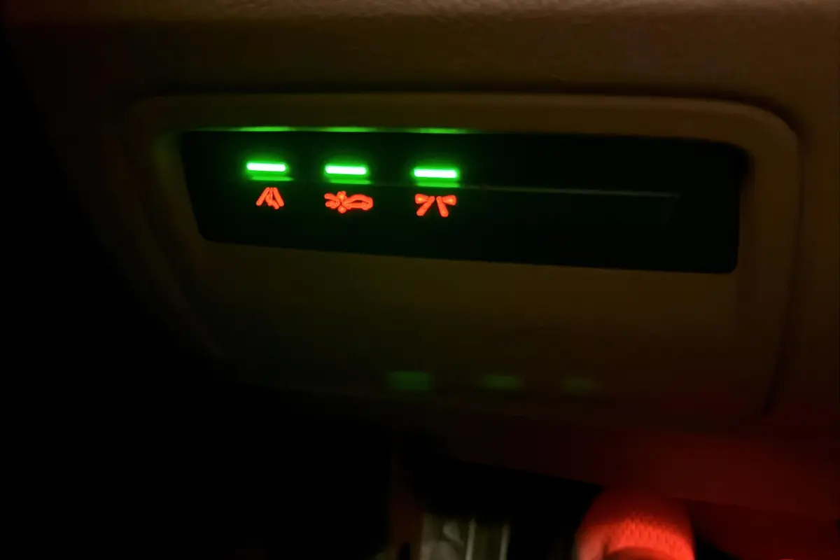 ب ام و،  سری 3 سدان