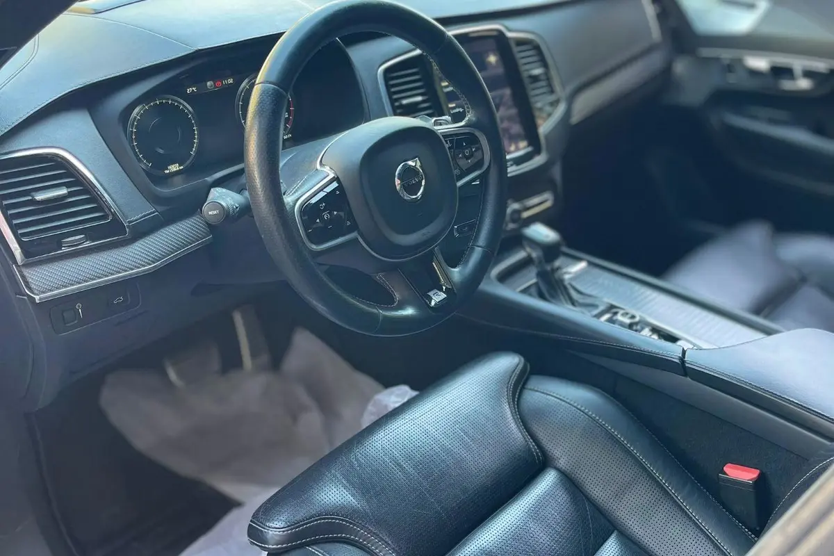 ولوو،  XC90