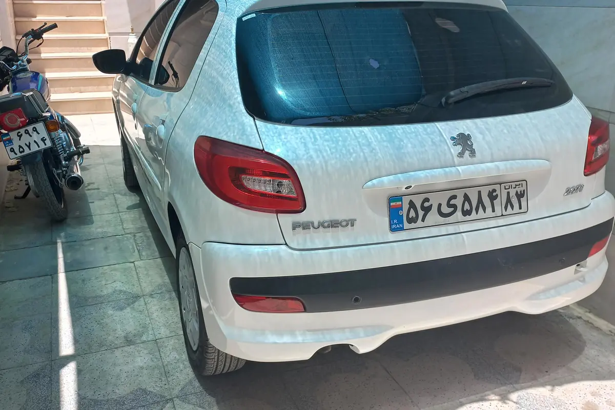 پژو،  207