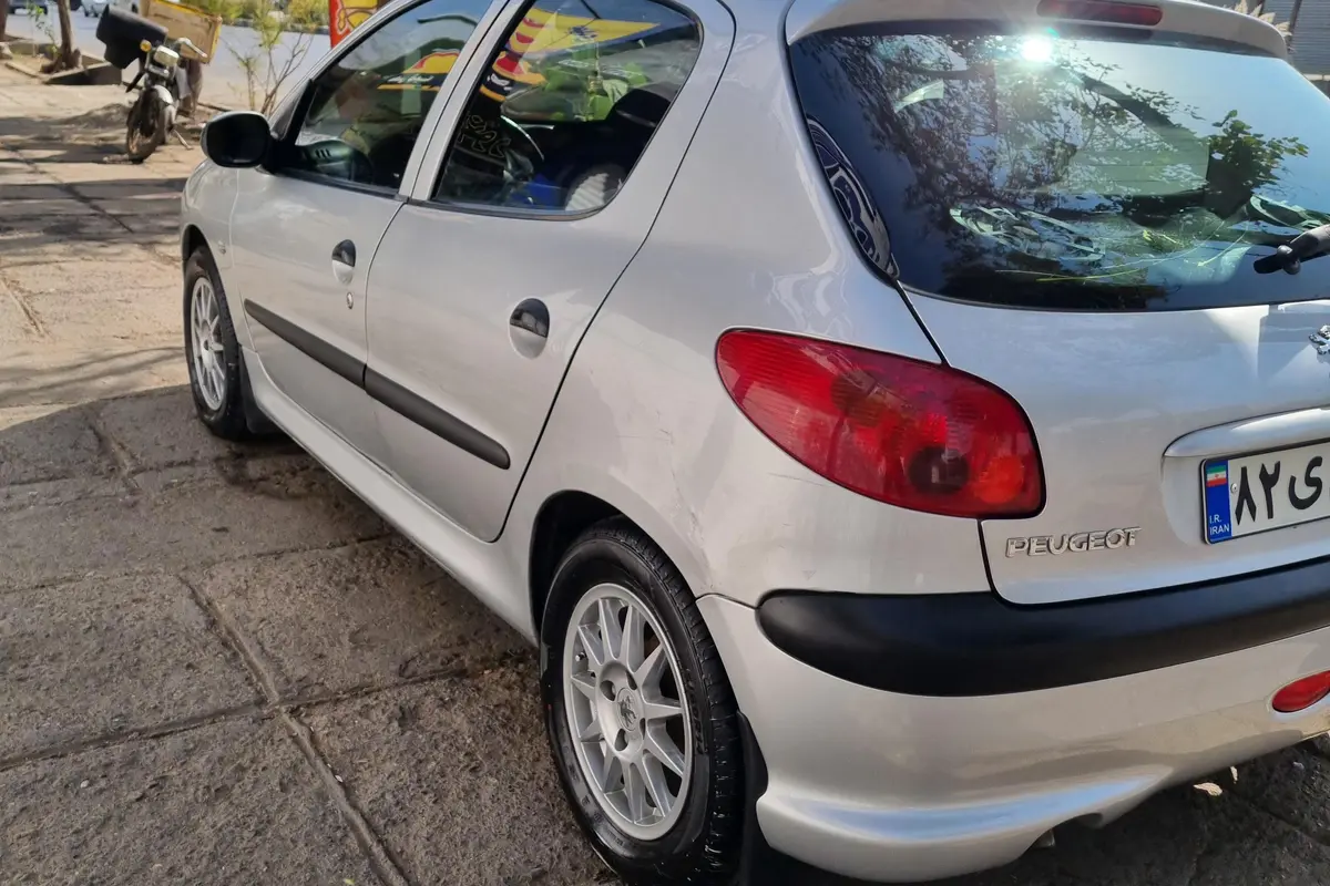 پژو،  206
