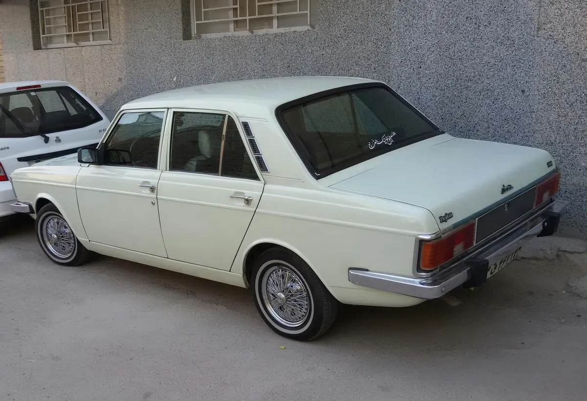 پیکان،  سدان