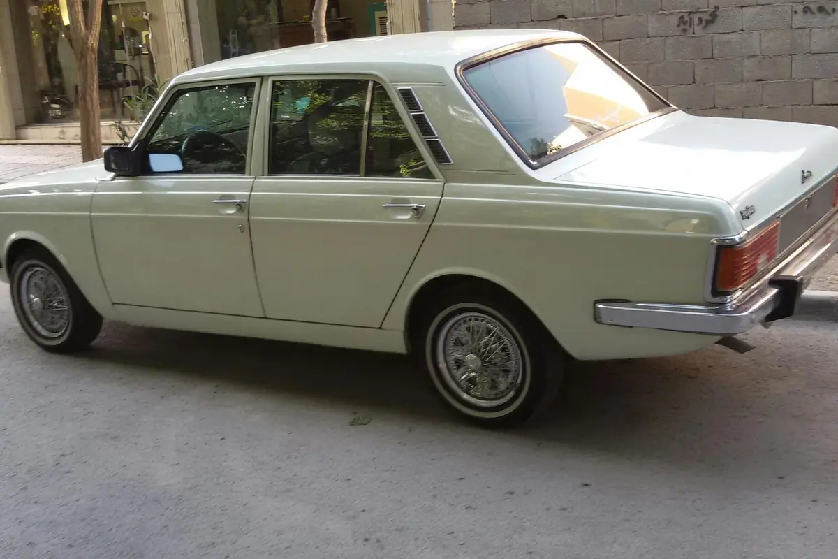 پیکان،  سدان