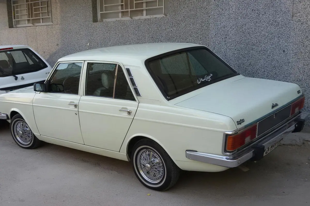 پیکان،  سدان