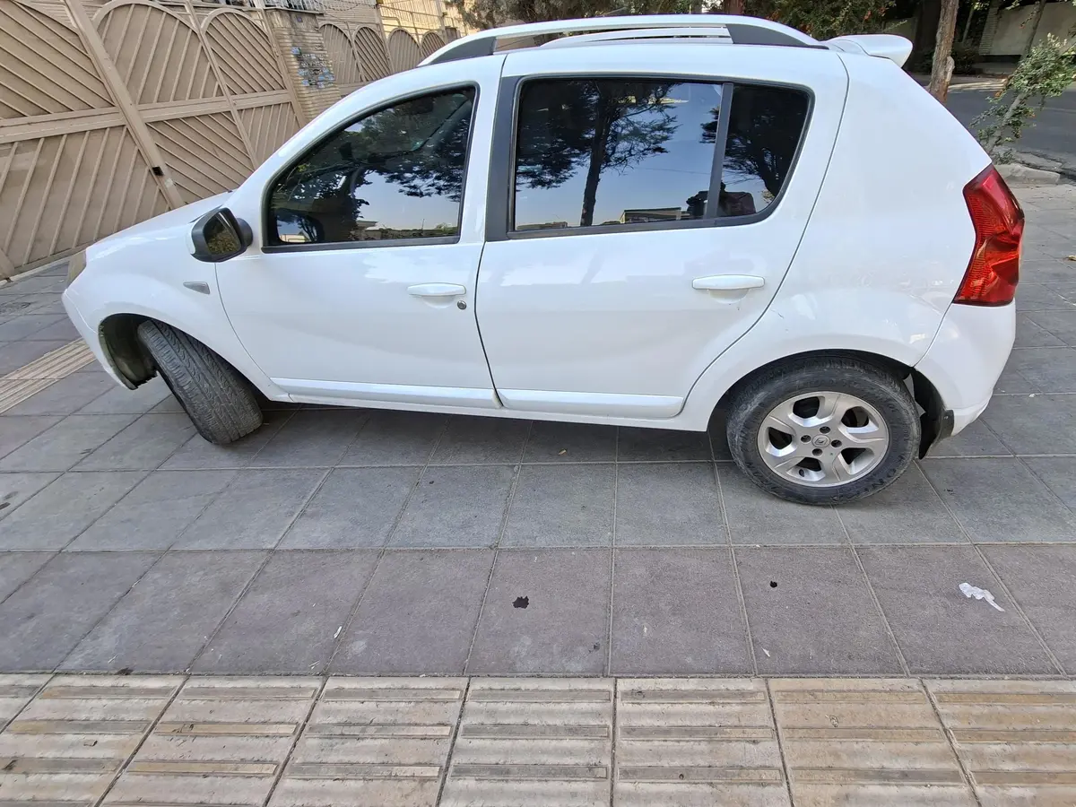 رنو،  ساندرو