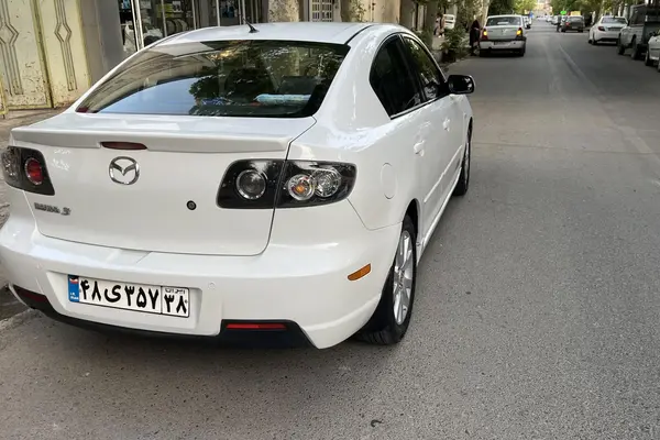 مزدا، 3 نیو صندوق دار