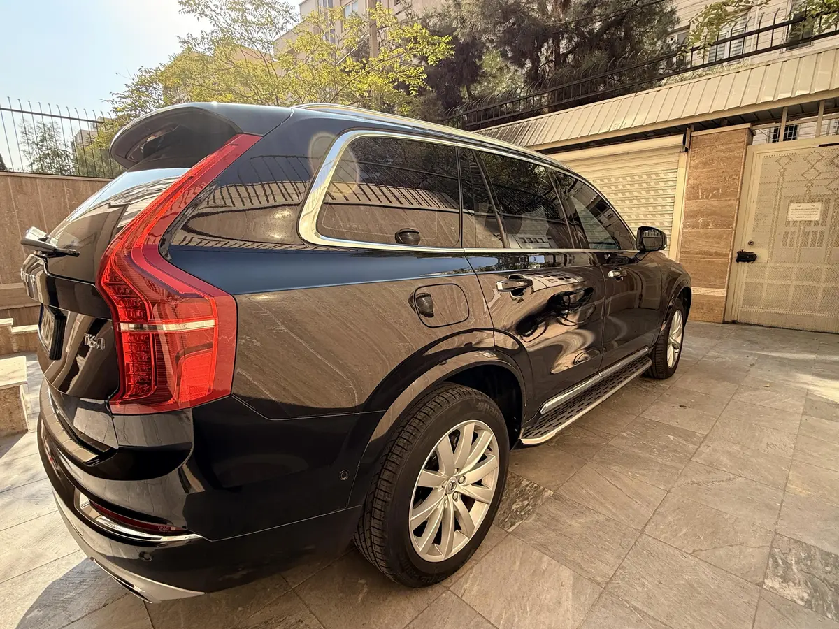 ولوو،  XC90