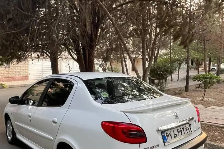 پژو،  207 صندوقدار