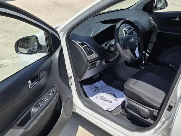 هیوندای  i20
