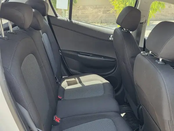 هیوندای  i20