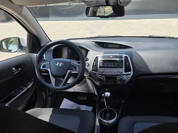 هیوندای  i20