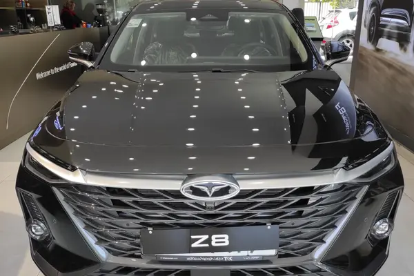 فونیکس  آریزو 8 (Z8)