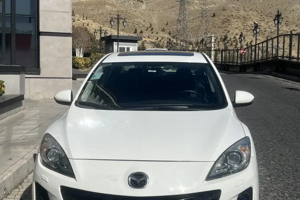 مزدا، 3 نیو صندوق دار