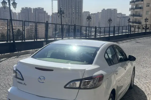 مزدا، 3 نیو صندوق دار