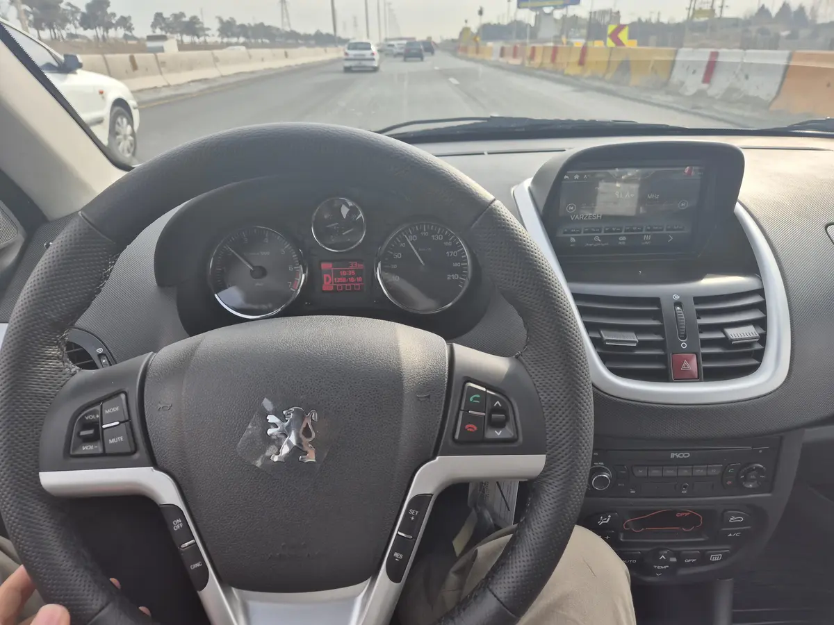 پژو،  207