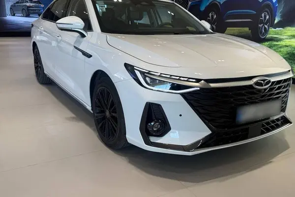 فونیکس، آریزو 8 (Z8)