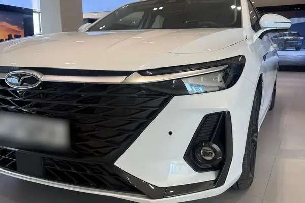 فونیکس، آریزو 8 (Z8)