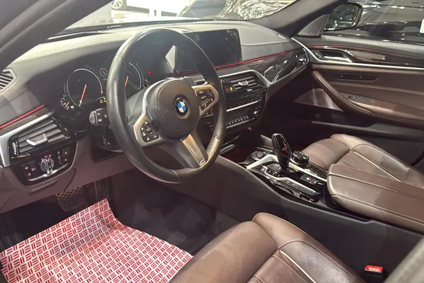 ب ام و، سری 5 سدان