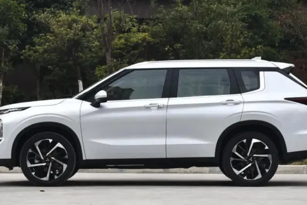 میتسوبیشی، اوتلندر