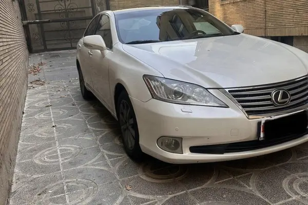 لکسوس، ES