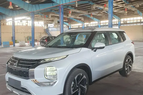 میتسوبیشی، اوتلندر