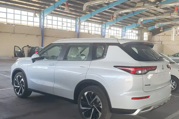 میتسوبیشی، اوتلندر