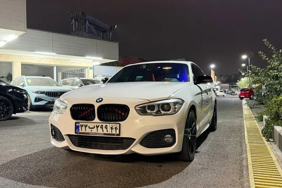 ب ام و،  سری 1 هاچ بک