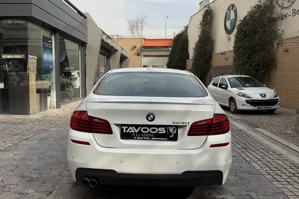 ب ام و، سری 5 سدان