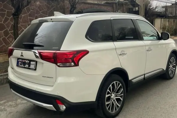 میتسوبیشی، اوتلندر