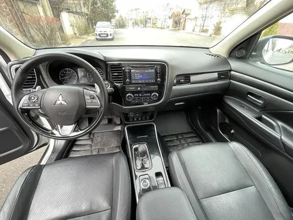 میتسوبیشی، اوتلندر