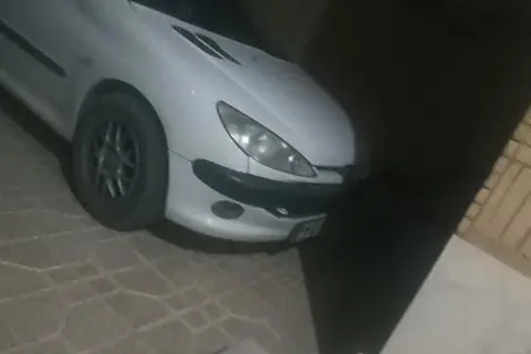 پژو، 206
