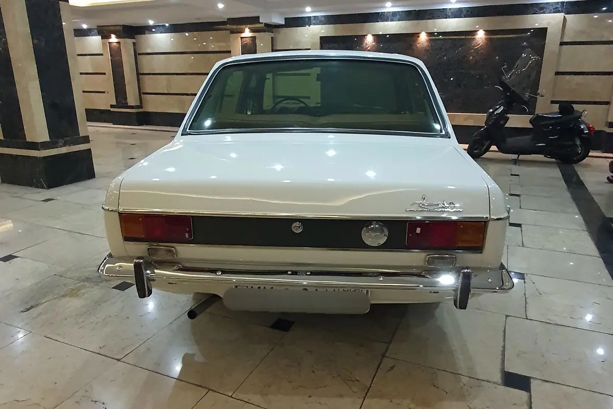 پیکان،  سدان