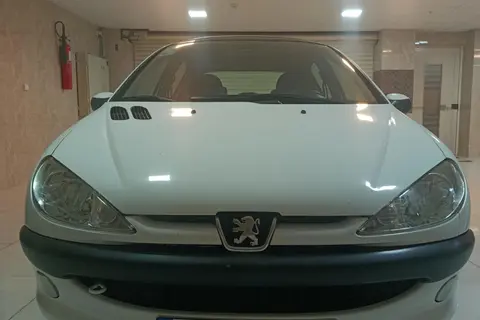 پژو، 206