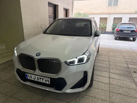 ب ام و، iX1