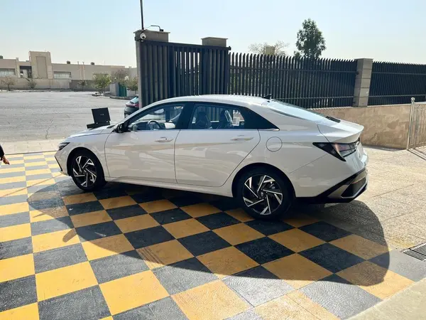 هیوندای، النترا