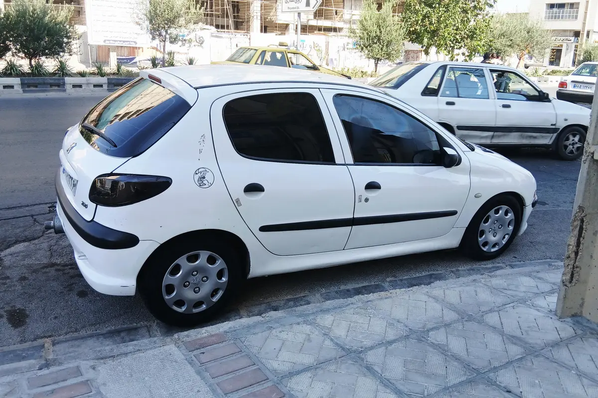 پژو،  206