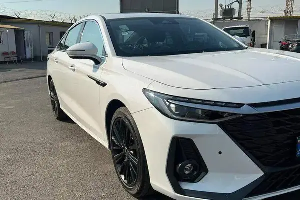 فونیکس، آریزو 8 (Z8)