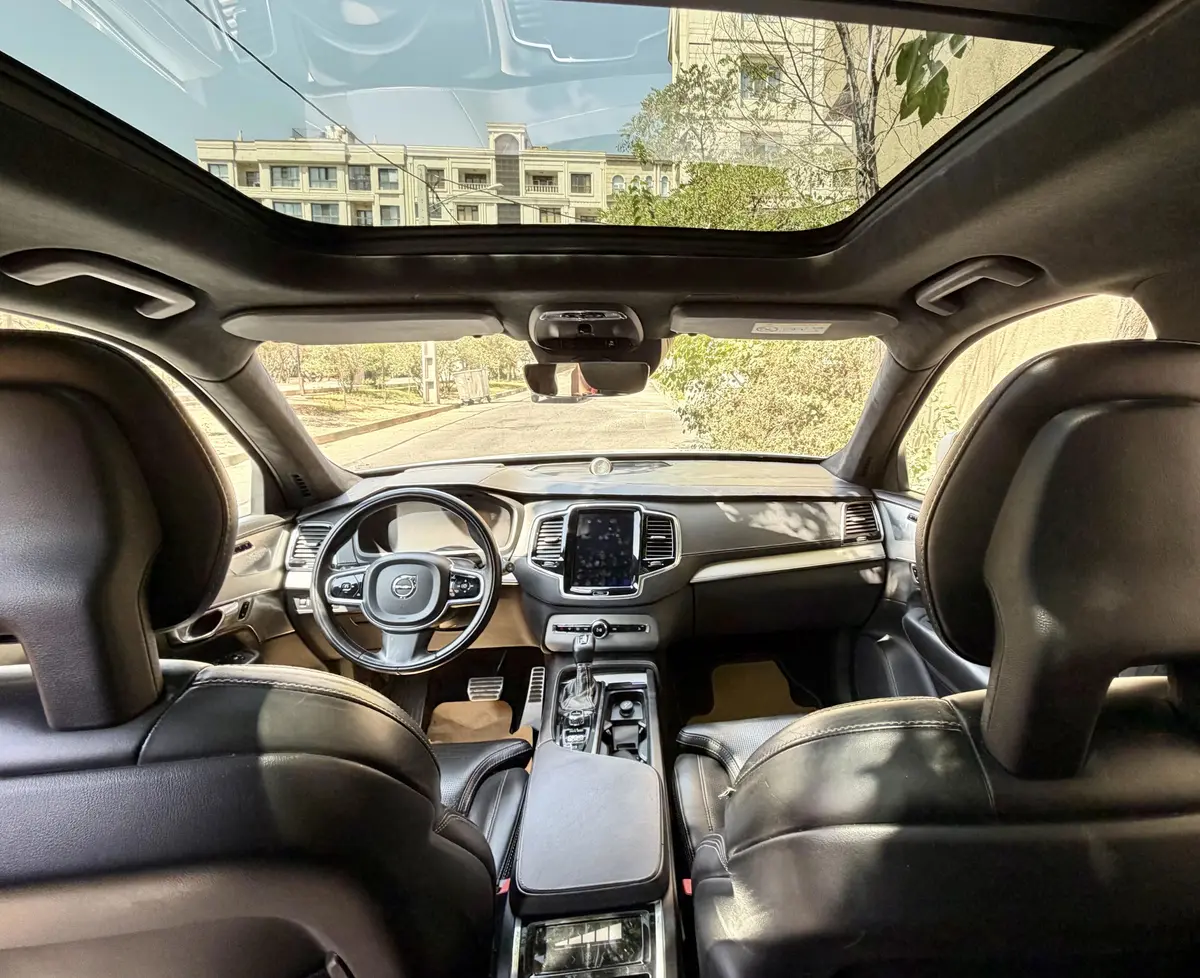 ولوو،  XC90