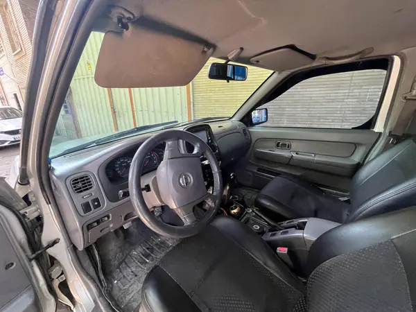 نیسان، رونیز