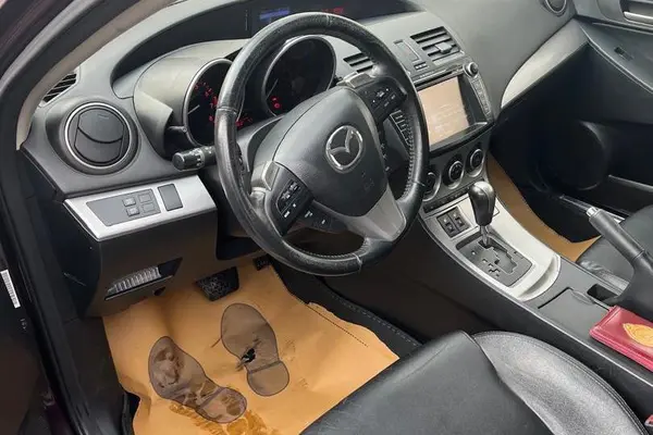 مزدا، 3 نیو صندوق دار