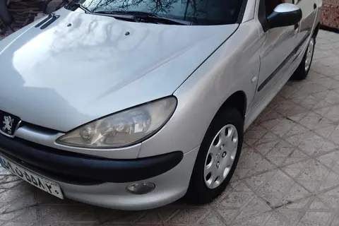 پژو، 206