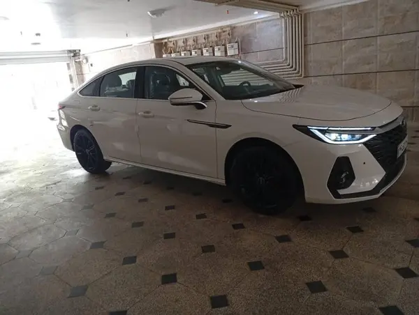 فونیکس  آریزو 8 (Z8)