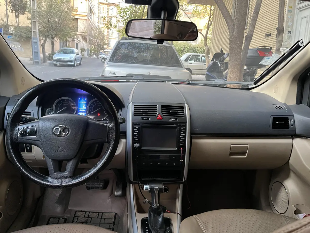 بایک،  سابرینا هاچ بک (مونتاژ)