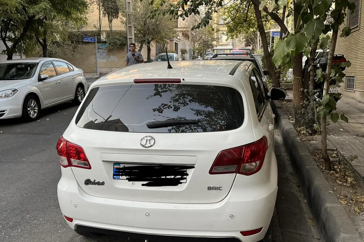 بایک،  سابرینا هاچ بک (مونتاژ)