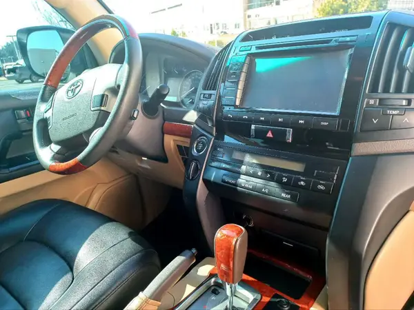 تویوتا، لندکروز چهار در