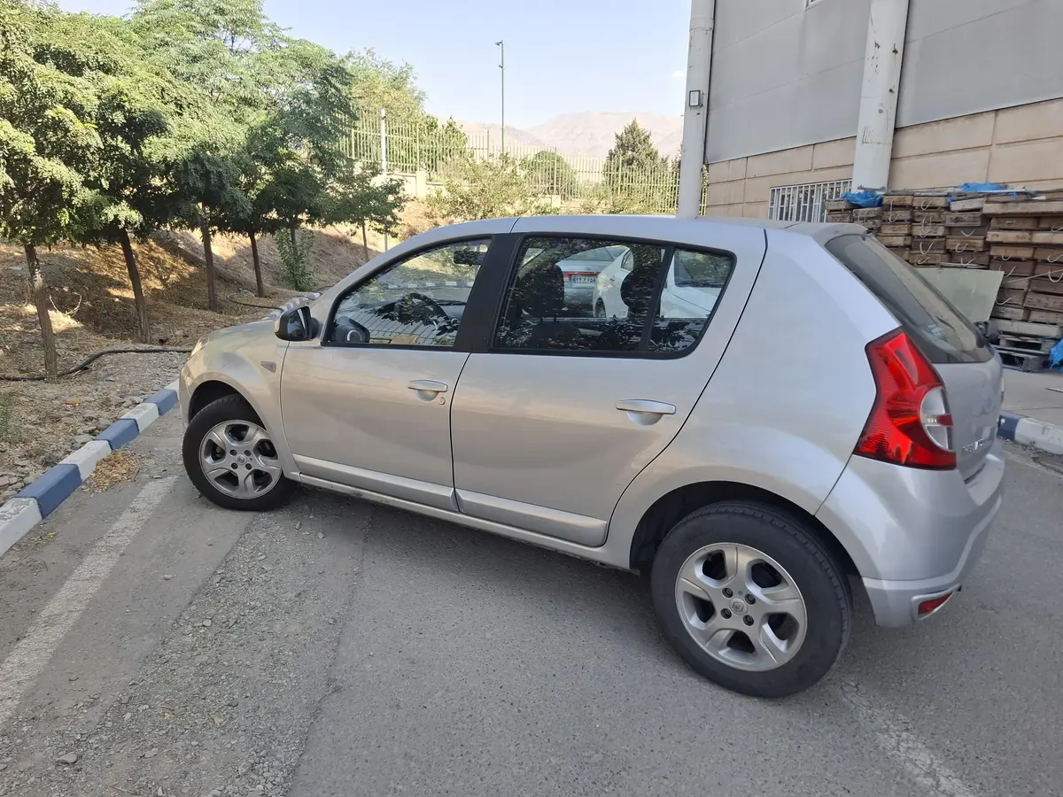 رنو،  ساندرو